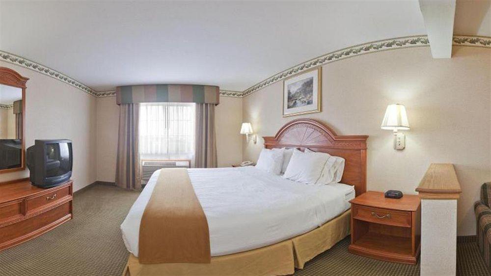 Holiday Inn Express Hotel & Suites Defiance By Ihg Εξωτερικό φωτογραφία